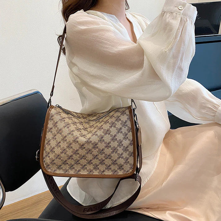 फैशनेबल र ट्रेन्डी क्रसबडी ब्याग