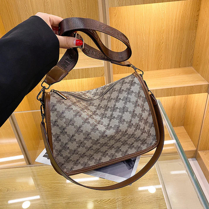 फैशनेबल र ट्रेन्डी क्रसबडी ब्याग