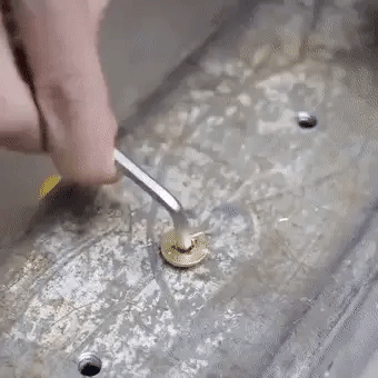 🛠️ Easily remove damaged screws! 5-Piece Extractor Drill Set – Fast, Safe, and Effective!