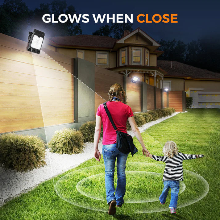 🌿 Solar clip light with motion sensor–  Perfect for gardens, balconies, and patios! 🏡✨