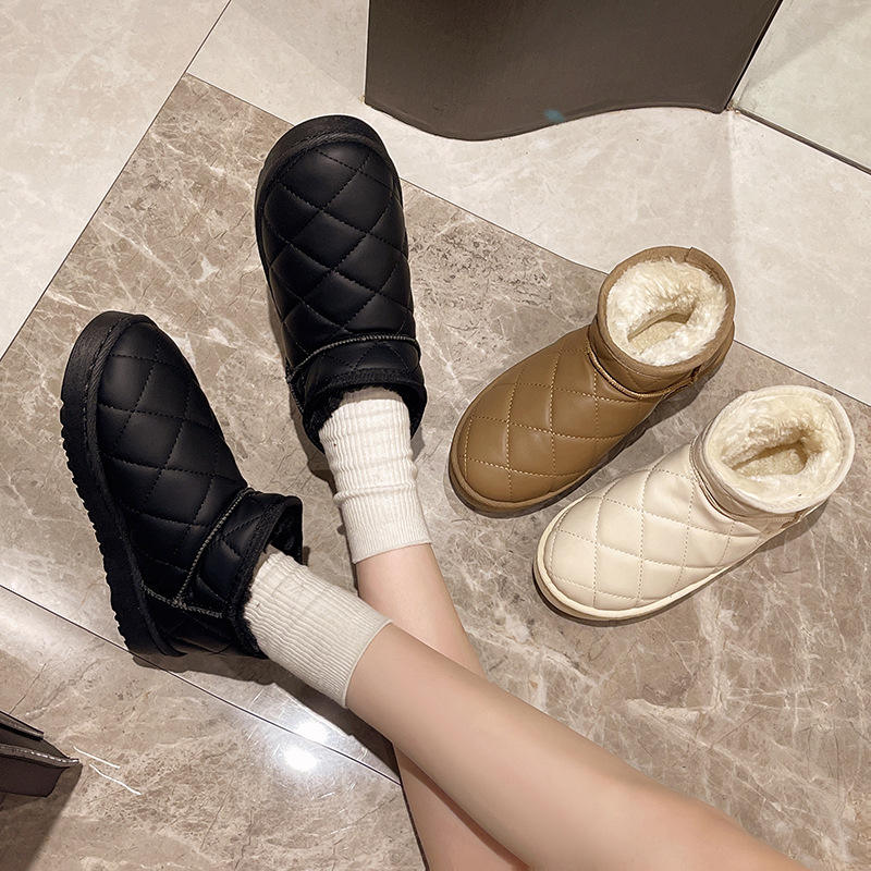 फ्याशन समतल तल्लो भाग भएका हिउँका जुत्ता