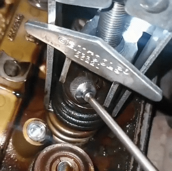 Overhead Valve Spring Compressor for Quick Removal