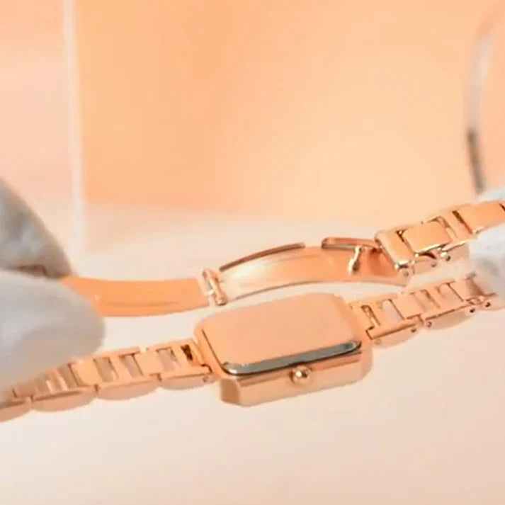 ⌚महिलाको फेसनेबल आयताकार क्वार्ट्ज घडी