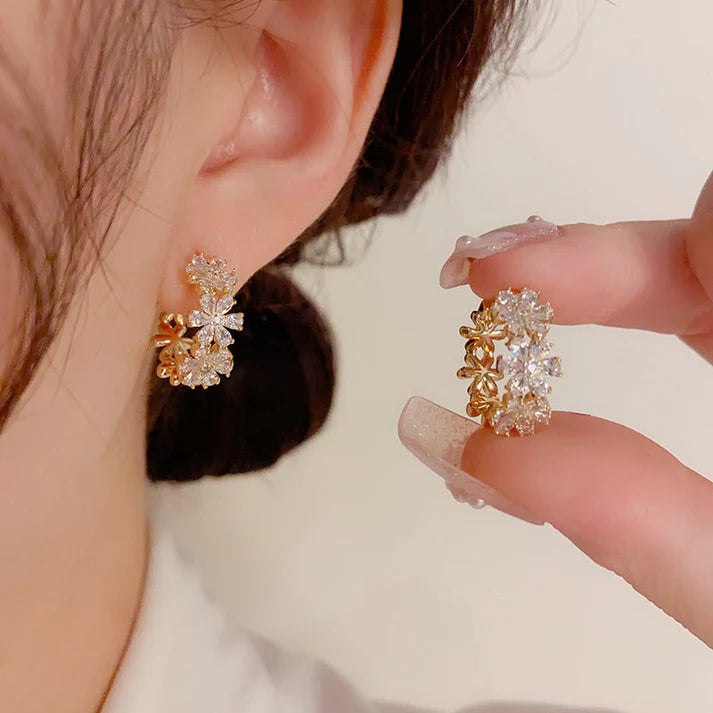 🥳Sparkling Elegant Floral Cluster Hoop Earrings