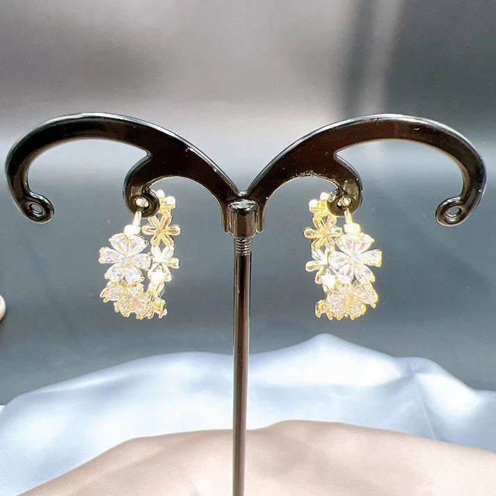 🥳Sparkling Elegant Floral Cluster Hoop Earrings