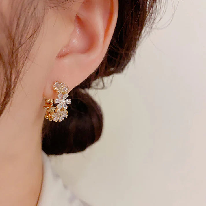 🥳Sparkling Elegant Floral Cluster Hoop Earrings